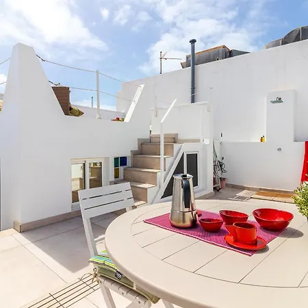 Flatguest - Lovely Terrace Appartement